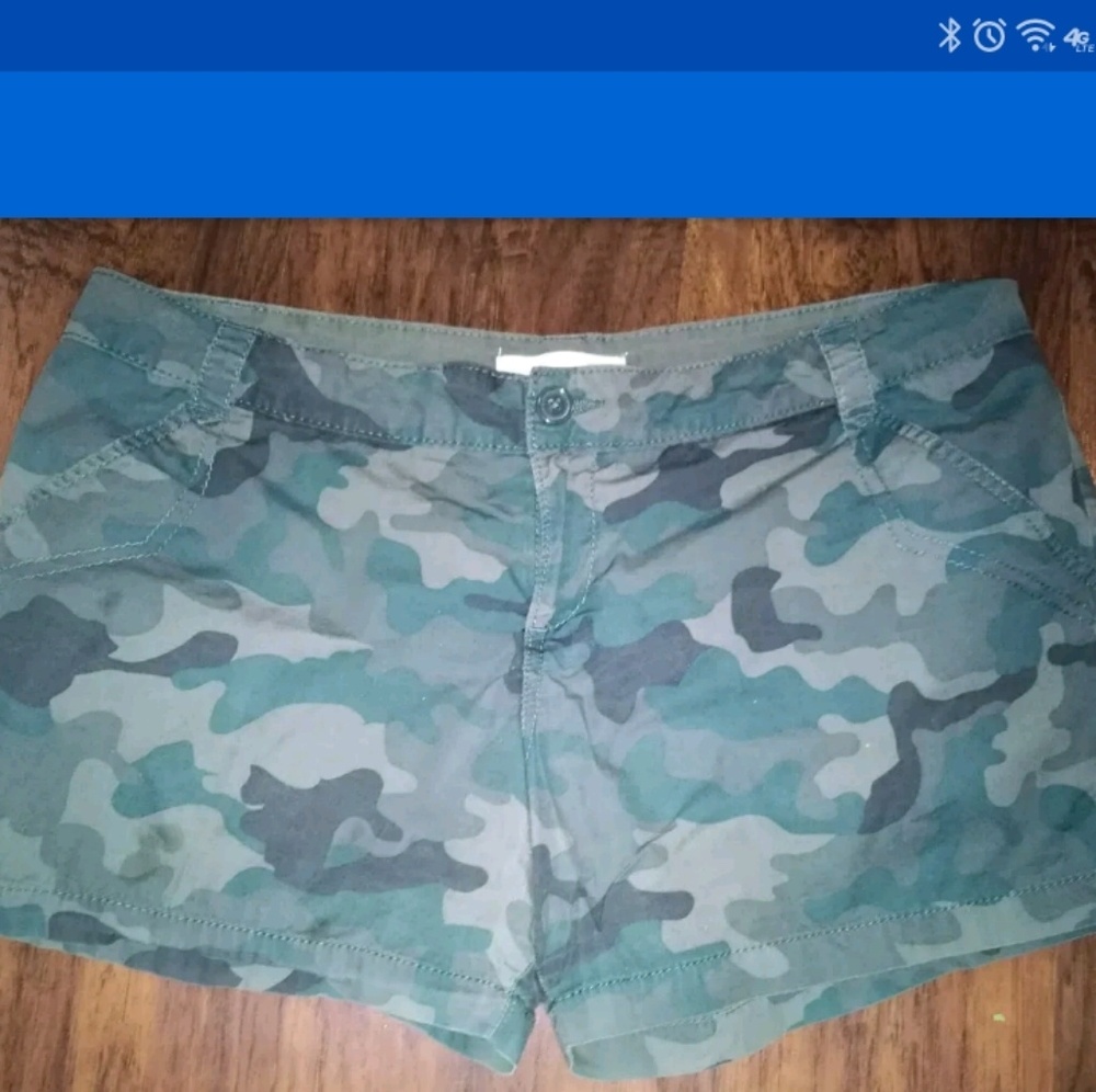 Juniors No Boundaries camo shorts size 17 new!